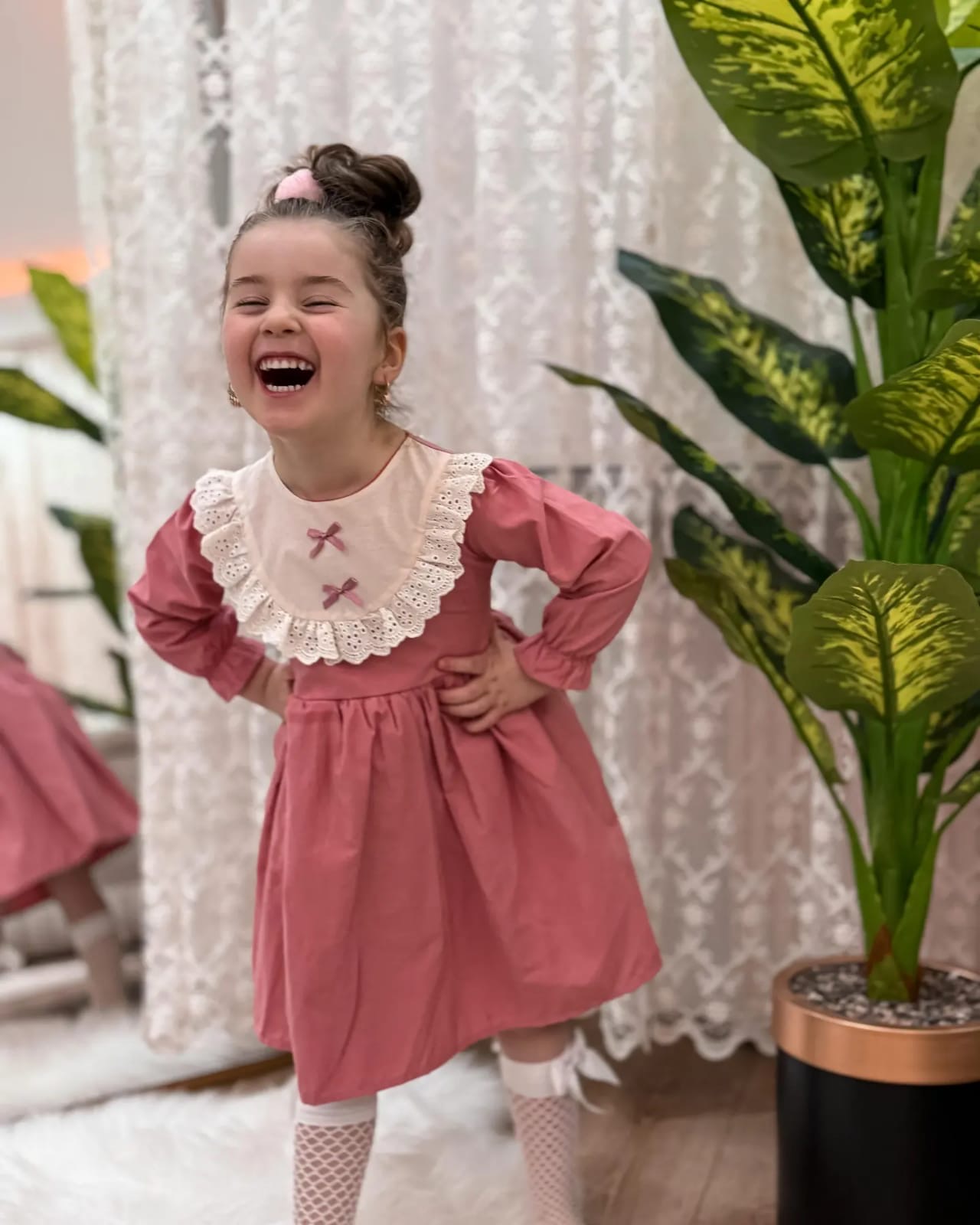 fiyonk detay pembe elbise