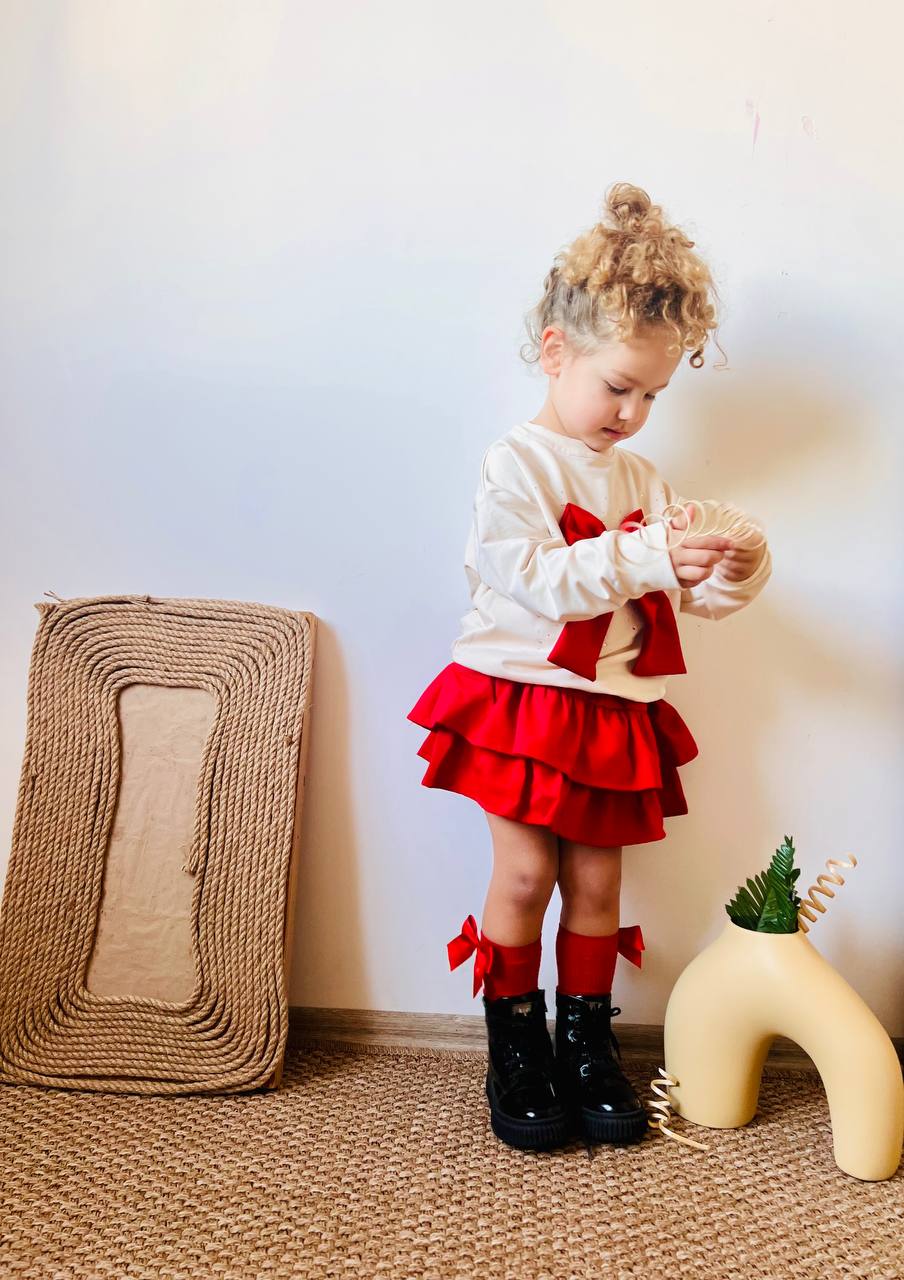 kırmızı, taşlı, fiyonk detaylı fırfırlı etekli takim