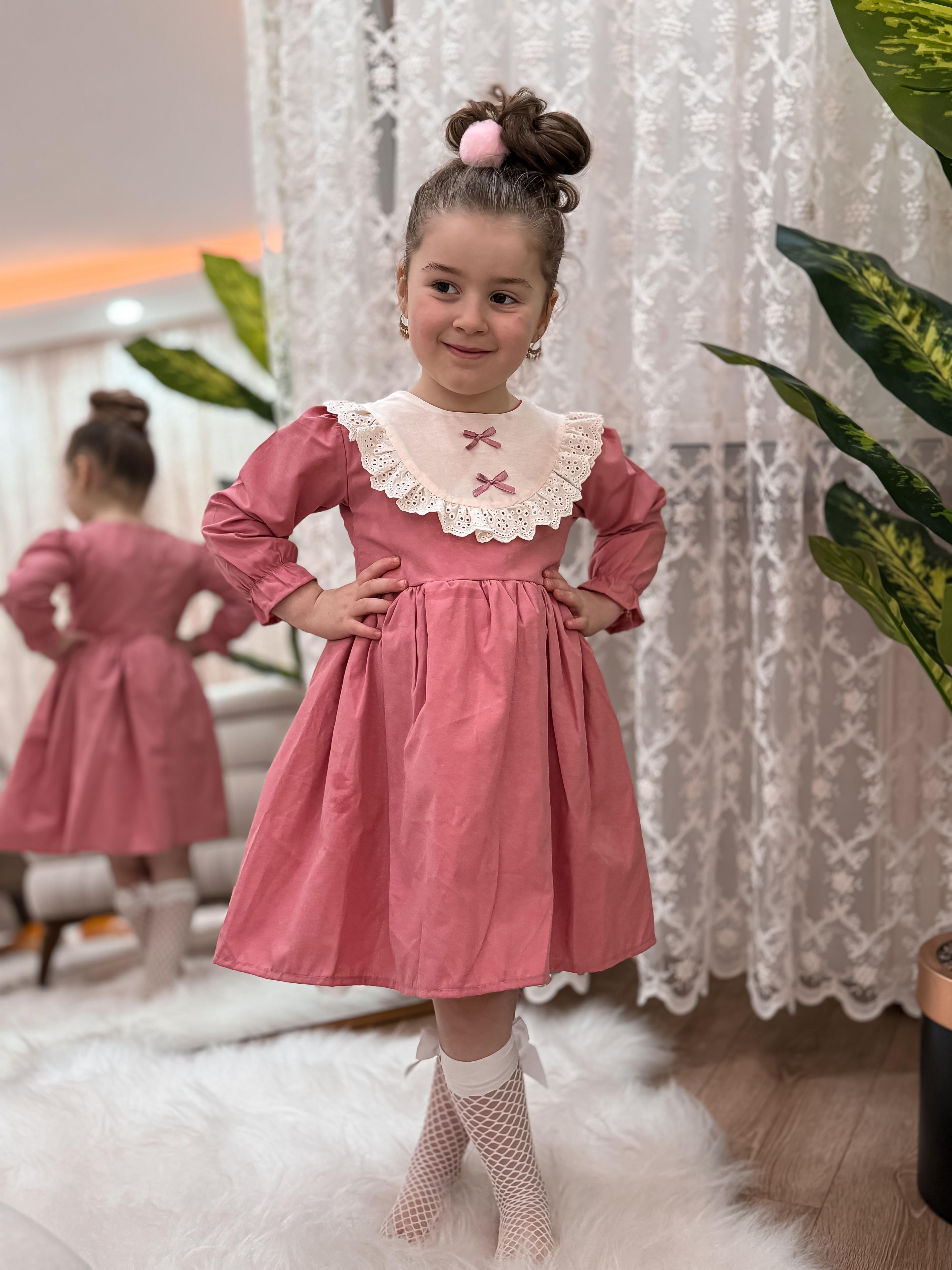 fiyonk detay pembe elbise