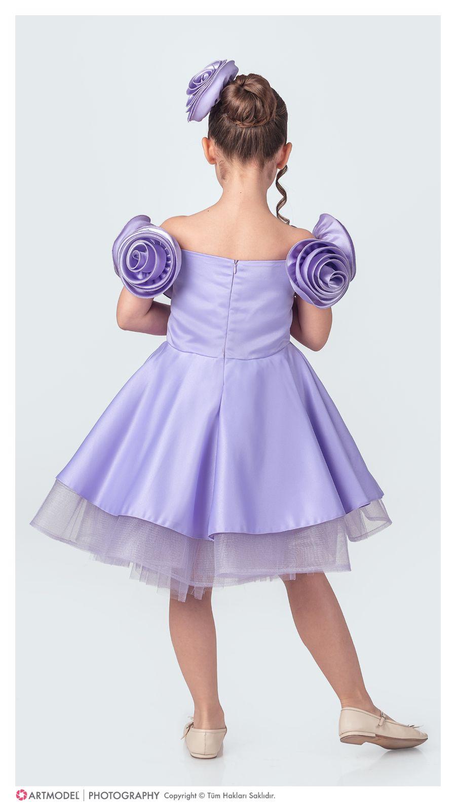 Gul detaylı mini lila abiye elbise