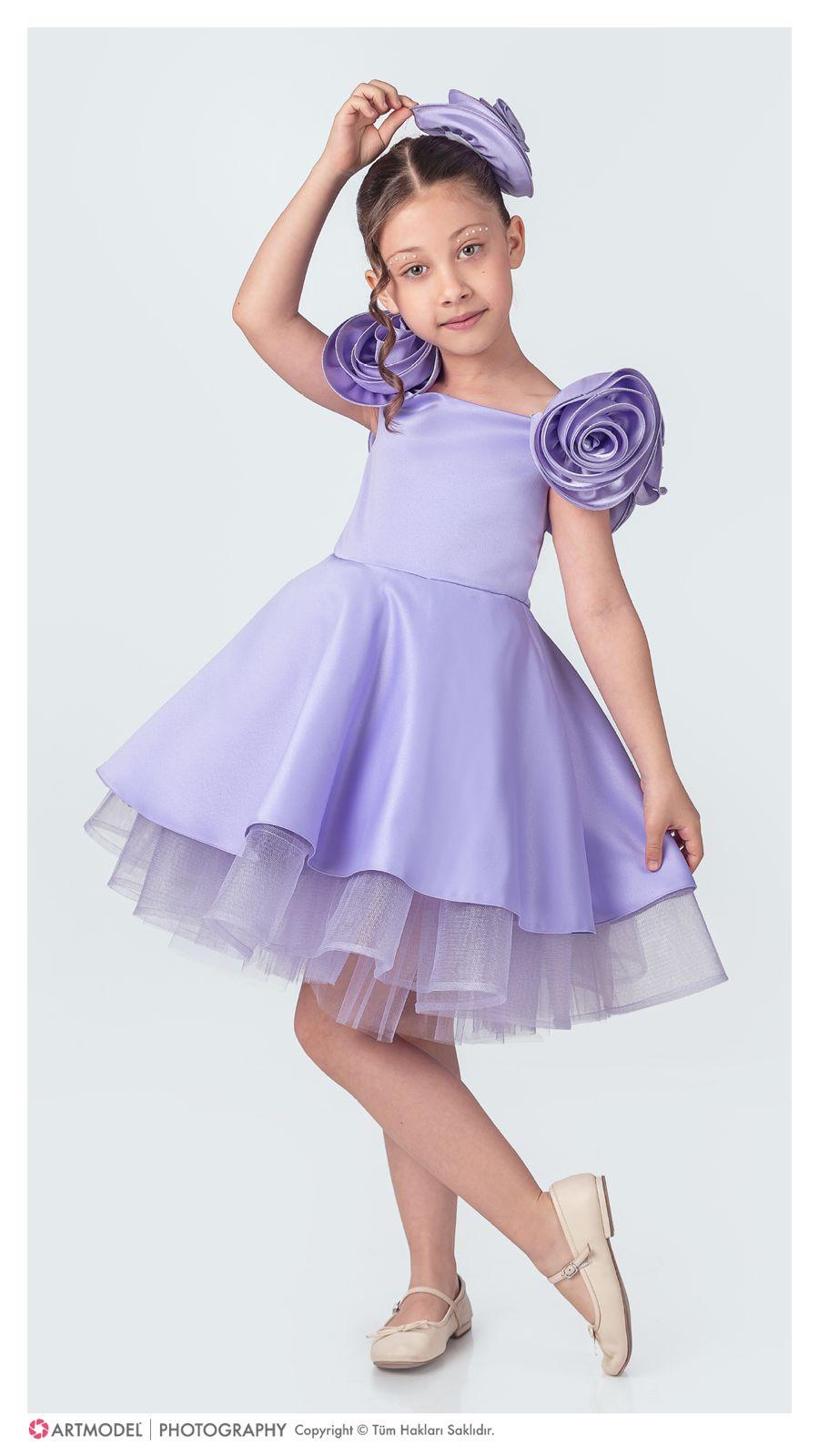 Gul detaylı mini lila abiye elbise
