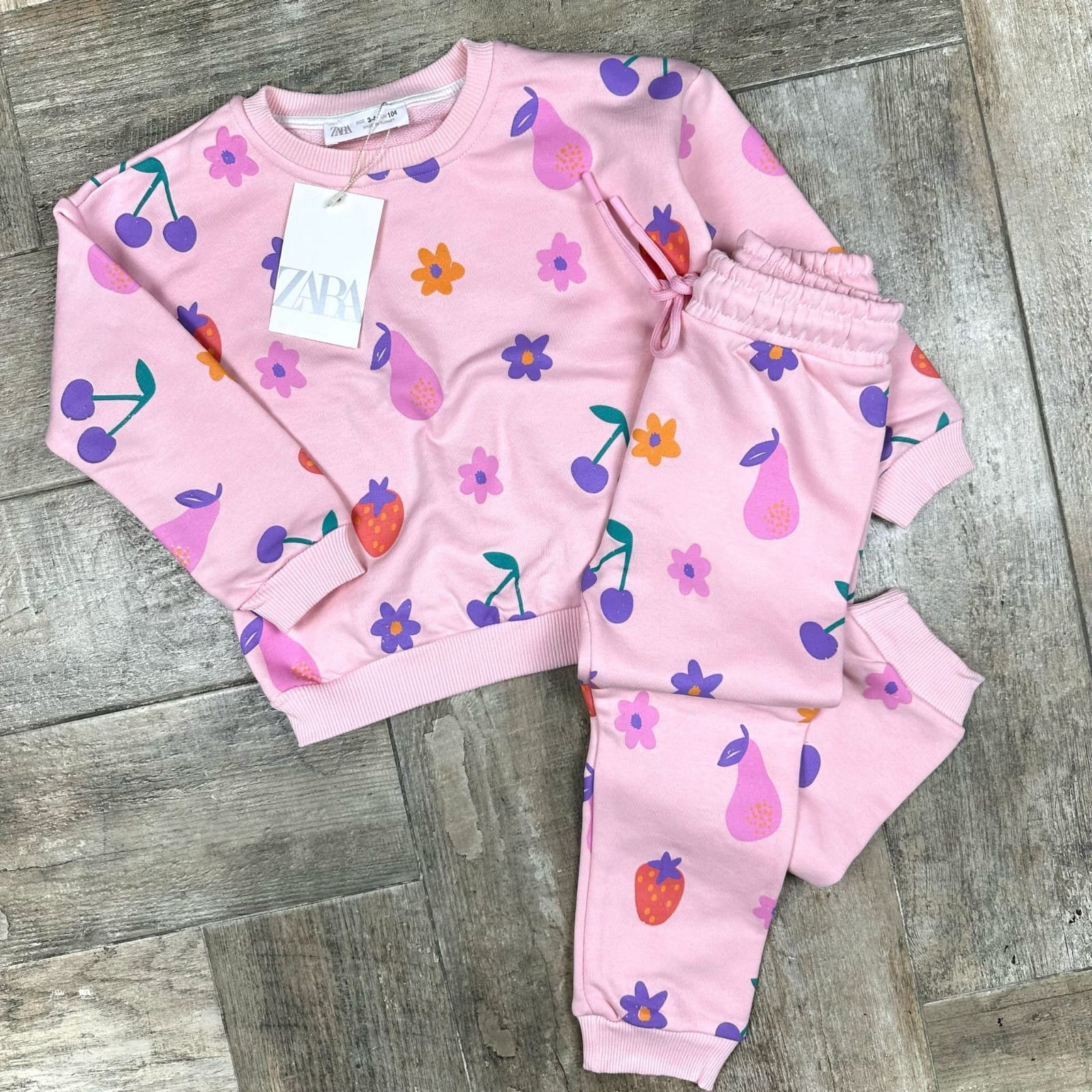 Çiçekli eşofman takımı