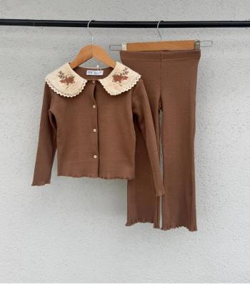 ALYA DANTEL İŞLEME YAKALI FİTİLLİ KAHVE KIZ ÇOCUK İKİLİ TAKIM