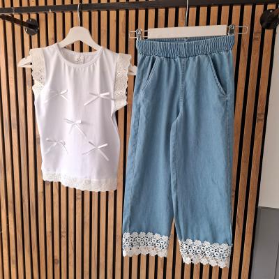 ALYA KIZ DANTEL VE FİYONK DETAYLI TSHİRT , RAHAT KESİM JEAN PANTOLON